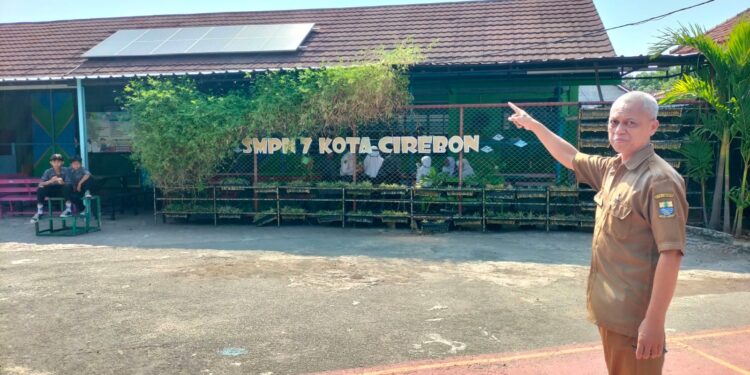 SMPN 7 Kota Cirebon Manfaatkan Panas Matahari Menjadi Energi Listrik