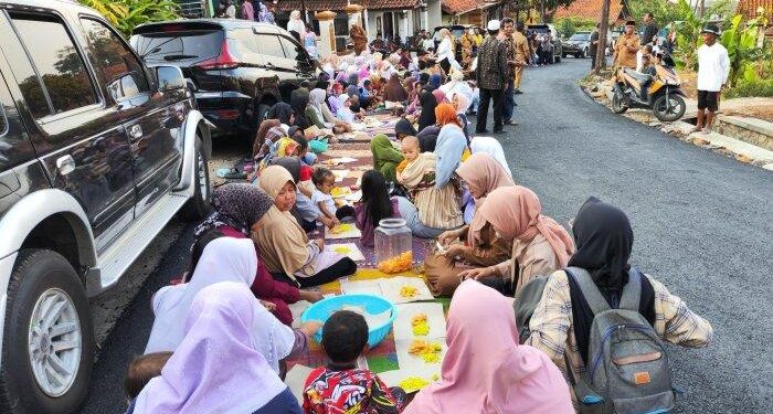 Jalan Penghubung Cibodas-Cendana Diperbaiki, Warga Desa Manis Gelar Syukuran