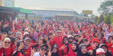 Senam Massal Meriahkan Kampanye Paslon Nomor 2 di Ciawigebang