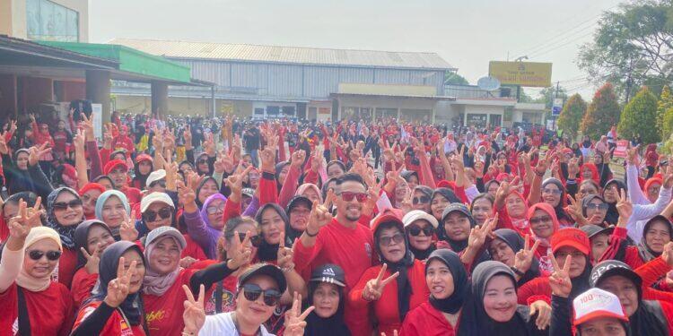 Senam Massal Meriahkan Kampanye Paslon Nomor 2 di Ciawigebang