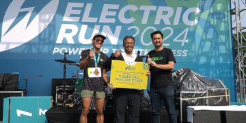 5 Pengemudi Ojol Prasejahtera Peroleh Motor Listrik di PLN Electric Run 2024