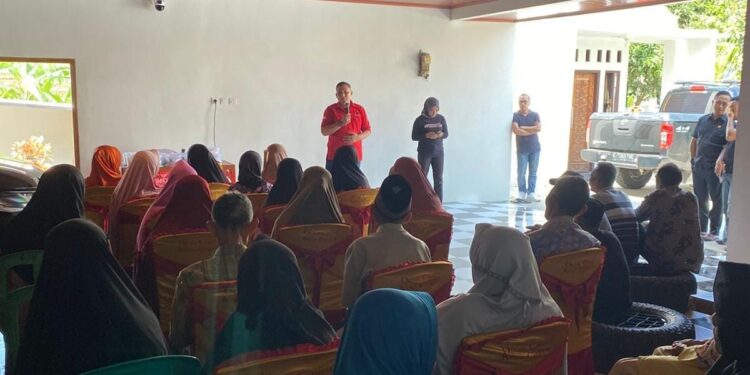 Anggota Legislatif PDIP Bareng TMP Sasar Warga Pelosok Ciniru, Kampanyekan Paslon 02