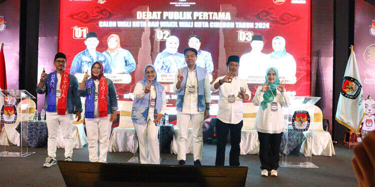 Debat Publik Paslon Walikota Cirebon Membawa Contekan?