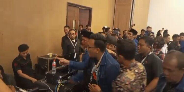 Sound System Buruk, Debat Ketiga Paslon Walikota dan Wakil Walikota Cirebon Diwarnai Protes
