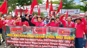 Minta Kenaikan UMK, Massa "Gas Bumi" Unjuk Rasa ke Disnaker