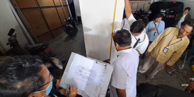 Kejari Kota Cirebon Periksa Kualitas ACP Gedung Setda