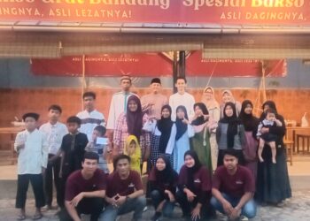 Kedai Bakso Tulang Iga Charuban Gelar Syukuran dan Santunan Anak Yatim