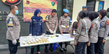 Polresta Cirebon Lakukan Tes Urine dan Pemeriksaan Handphone Personel