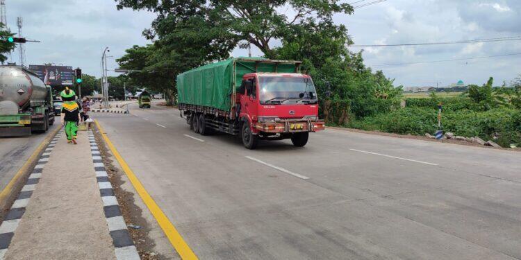 Jaga Kelancaran Arus Nataru, Polres Indramayu Batasi Kendaraan Sumbu Tiga