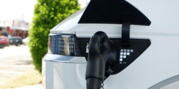 Jalan-Jalan Anti Ribet Pakai Kendaraan Listrik, Cek SPKLU Terdekat Disini!