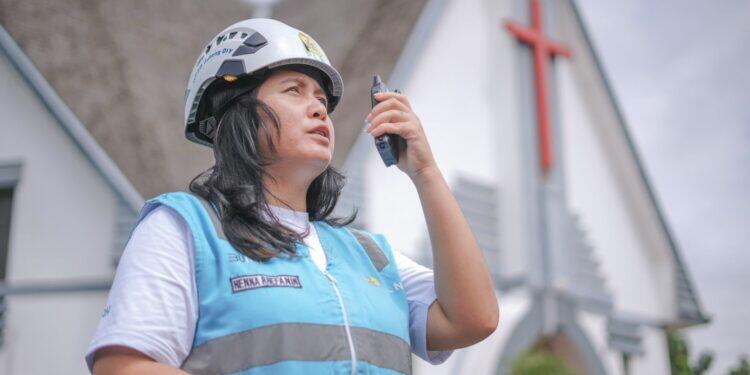 Senyum Fani, Srikandi PLN Penjaga Cahaya Perayaan Natal dan Tahun Baru