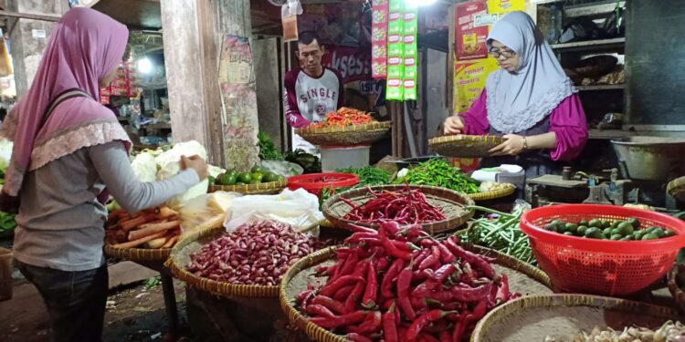 Harga Cabai di Indramayu Tembus 92 Ribu Per Kilogram