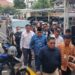 Pimpinan Ponpes Al Zaytun, Panji Gumilang saat berjalan menuju gedung PN Indramayu. Sidang  dengan agenda pembacaan dakwaan dari Jaksa Penuntut. Umum (JPU), Kamis (23/1).(Foto: Agus Sugianto/FC)