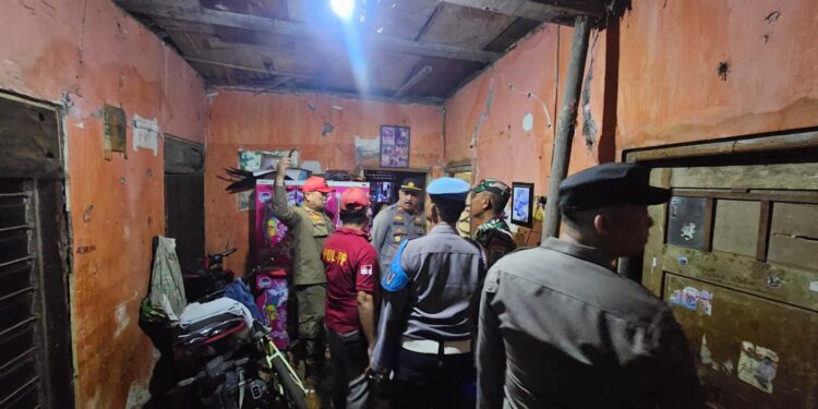 Gerebek Markas Geng Motor, Polisi Temukan Parang di Rumah Kosong