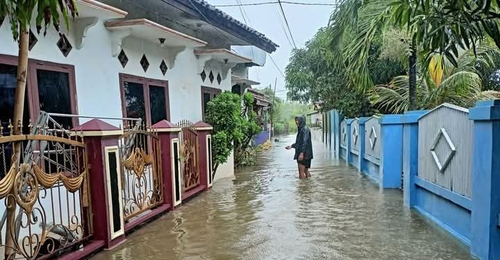 Imbas Banjir Rob di Eretan Kulon, Puluhan Warga Masih Bertahan di Pengungsian