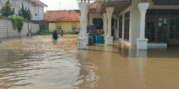 Ratusan Rumah di Indramayu Terendam Banjir Rob