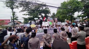 Ribuan Tenaga Honorer Ontrog Kantor Disdik dan DPRD, Desak Pemerintah Segera Angkat Jadi PPPK