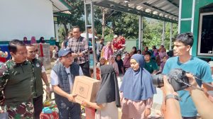 Bupati Terpilih Tinjau Bencana Longsor di Cimara, 3 Rumah Ambruk, 26 Keluarga Diungsikan