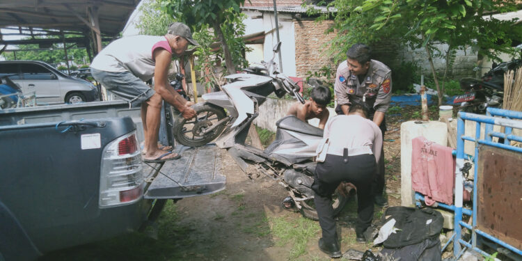 Duel di Atas Motor, 7 Pelajar SMK Tabrak Warung, 1 Kritis