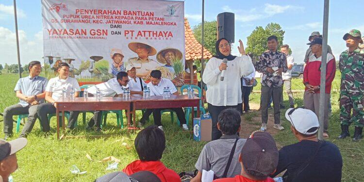 GSN dan PT Atthaya Berikan Bantuan 10 Ton Pupuk Non-Subsidi untuk Petani Majalengka