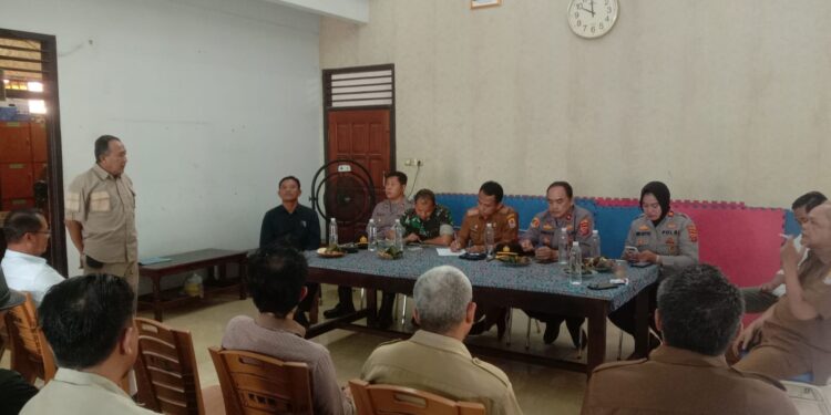 Warga Desa Kemlakagede Tuntut Kuwu Mundur Karena Dianggap Tak Mampu Jalankan Roda Pemerintahan Desa