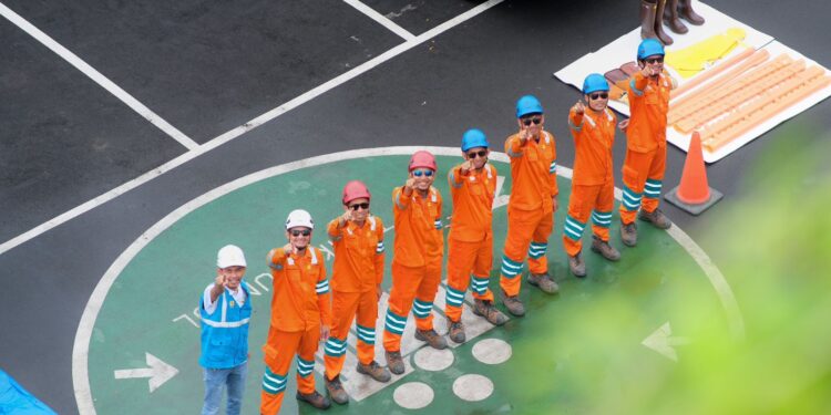 Safety First! PLN UP3 Cirebon Pastikan Petugas di Lapangan Disiplin APD