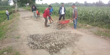 Jalan Poros Desa Kaligawe Wetan Diperbaiki Masyarakat