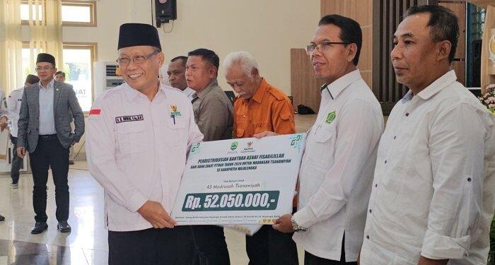 Baznas Salurkan ZIS Senilai Rp1,3 Miliar untuk Sekolah di Kabupaten Majalengka