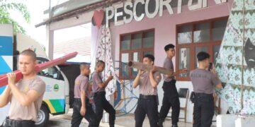 Pasca Kebakaran Mapolsek Kandanghaur, Kapolres Indramayu Tinjau Pelayanan Kepolisian Sementara di Kantor Desa Karanganyar