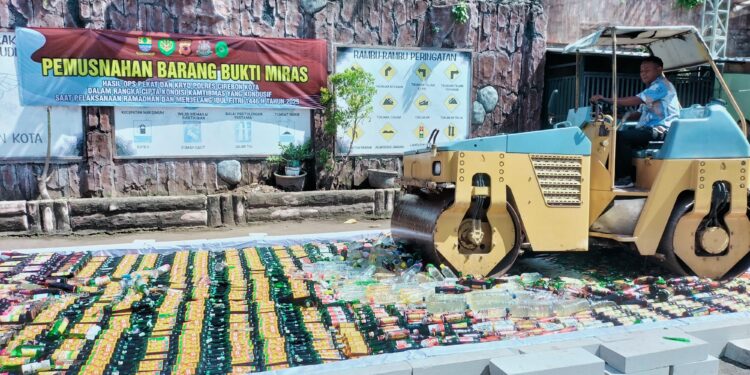 Jaga Kondusif Selama Ramadhan, Polres Ciko Musnahkan Ribuan Botol Miras