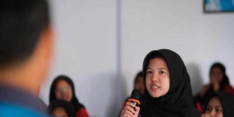 Gerak Cepat dan Tanggap, Srikandi Sosialisasikan Bahaya Listrik dan Manfaat Listrik di SMK Karya Nasional Kuningan