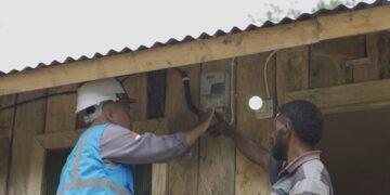 Lima Tahun Bergulir, Program Light Up The Dream Donasi Pegawai PLN Nyalakan 29.109 Listrik Gratis untuk Keluarga Pra Sejahtera