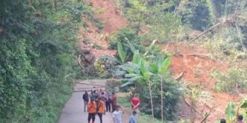 Jalan Talaga-Malausma Tertutup Longsor, Arus Kendaraan Dialihkan Sementara via Jalur Alternatif