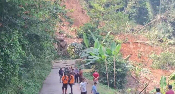 Jalan Talaga-Malausma Tertutup Longsor, Arus Kendaraan Dialihkan Sementara via Jalur Alternatif