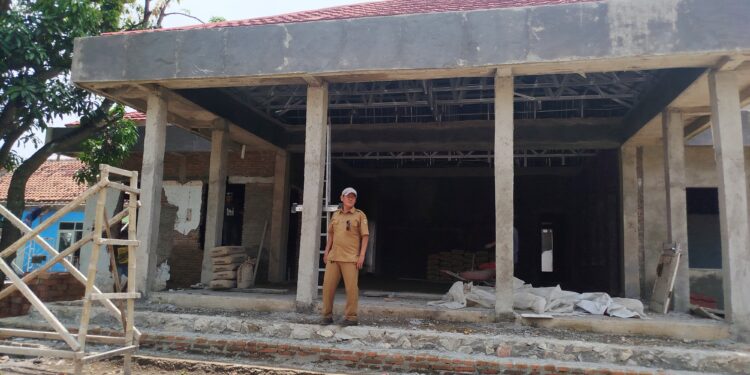 Tingkatkan Pelayanan, Pemdes Babakan Rehab Kantor Desa