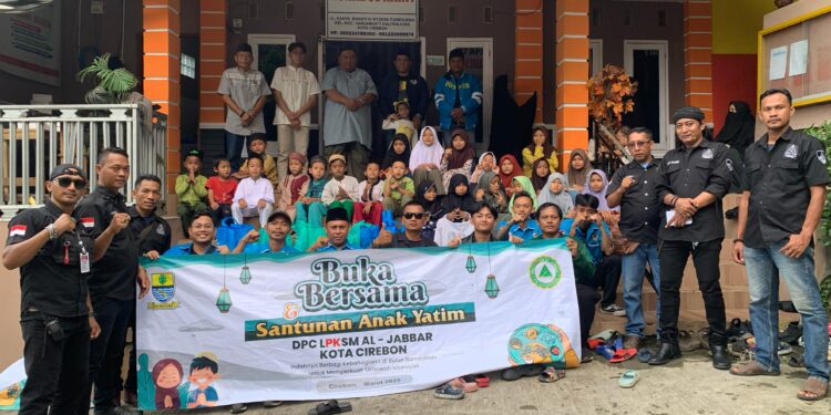 Gandeng LPKSM Al Jabbar, KNPI Kota Cirebon Berbagi Santunan dan Buka Puasa Bersama