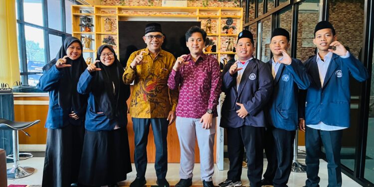 Mahasiswa IPEBA Cirebon Jalani PPL, Siap Terapkan Ilmu di Masyarakat