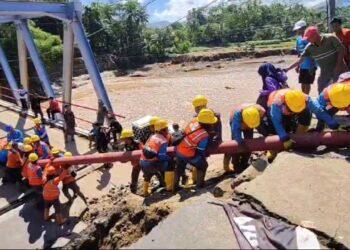 Warga Desa Terharu, PLN Hadir Membantu Pasca Banjir Bandang di Kabupaten Sukabumi