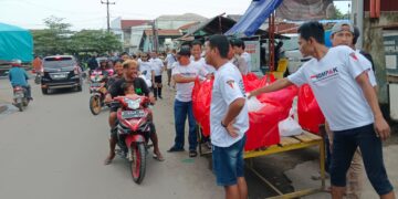 DPP KOMPAK Berbagi Takjil di Jalur Pangenan – Lemahabang