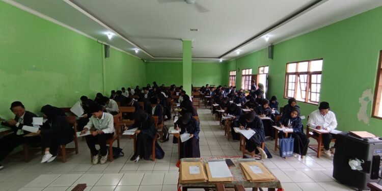 IPEBA Cirebon Sukses Gelar Ujian Komprehensif Tahun Akademik 2024/2025