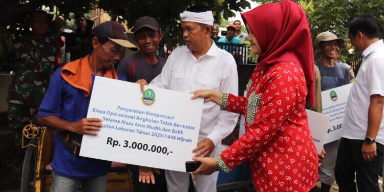 Tidak Beroperasi Selama Arus Mudik, Tukang Becak Hingga Sopir Angkot Dapat Kompensasi Rp3 Juta