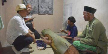 Bupati Dian Lepas Pasung Kaki Ajat Gegara Depresi Putus Cinta