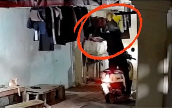 Maling Pakaian Dalam Wanita Terekam CCTV