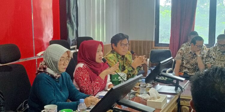 Jalan Rusak Hambat Ekonomi, DPRD Cirebon Desak Percepatan Perbaikan di Wilayah Timur