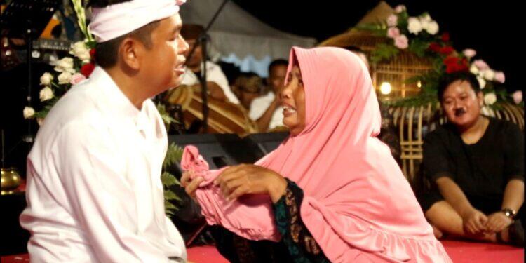 KDM Berikan Uang Kaget 25 Juta ke Istri Ketua RT Desa Pasuruan
