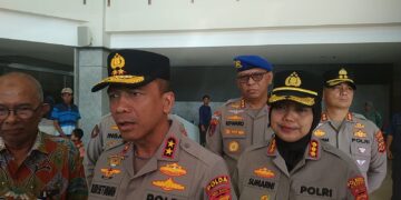 Kapolda Jabar Jenguk Korban Selamat Longsor Gunung Kuda, Proses Evakuasi Dilanjutkan Libat Tim K9