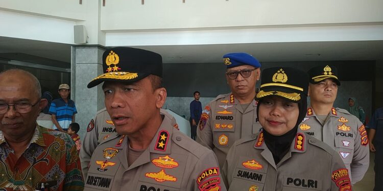 Kapolda Jabar Jenguk Korban Selamat Longsor Gunung Kuda, Proses Evakuasi Dilanjutkan Libat Tim K9