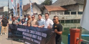 Cinta Damai Putra Bahagia Laksanakan Program CSR, Tebar 5.000 Bibit Ikan di Situ Paleben Cigugur