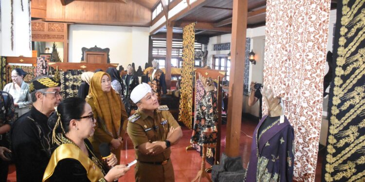 Menembus Cakrawala Batik Kamuning: dari Cigugur untuk Dunia