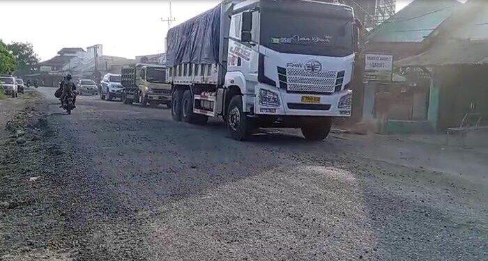 Jalan Provinsi yang Ambles di Jatitujuh Majalengka – Indramayu Mulai Diperbaiki